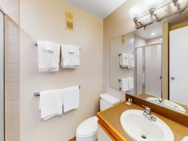 East Vail shuttle with shared hot tub